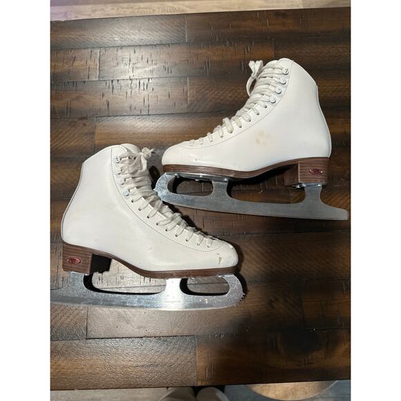 Ice Skates White Christmas Decor reidell Vintage Cozy Holiday party porch Wreath - Picture 2 of 11